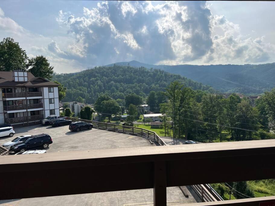 City & Mountain View 5 Mins From Downtown Gatlinburg Buitenkant foto